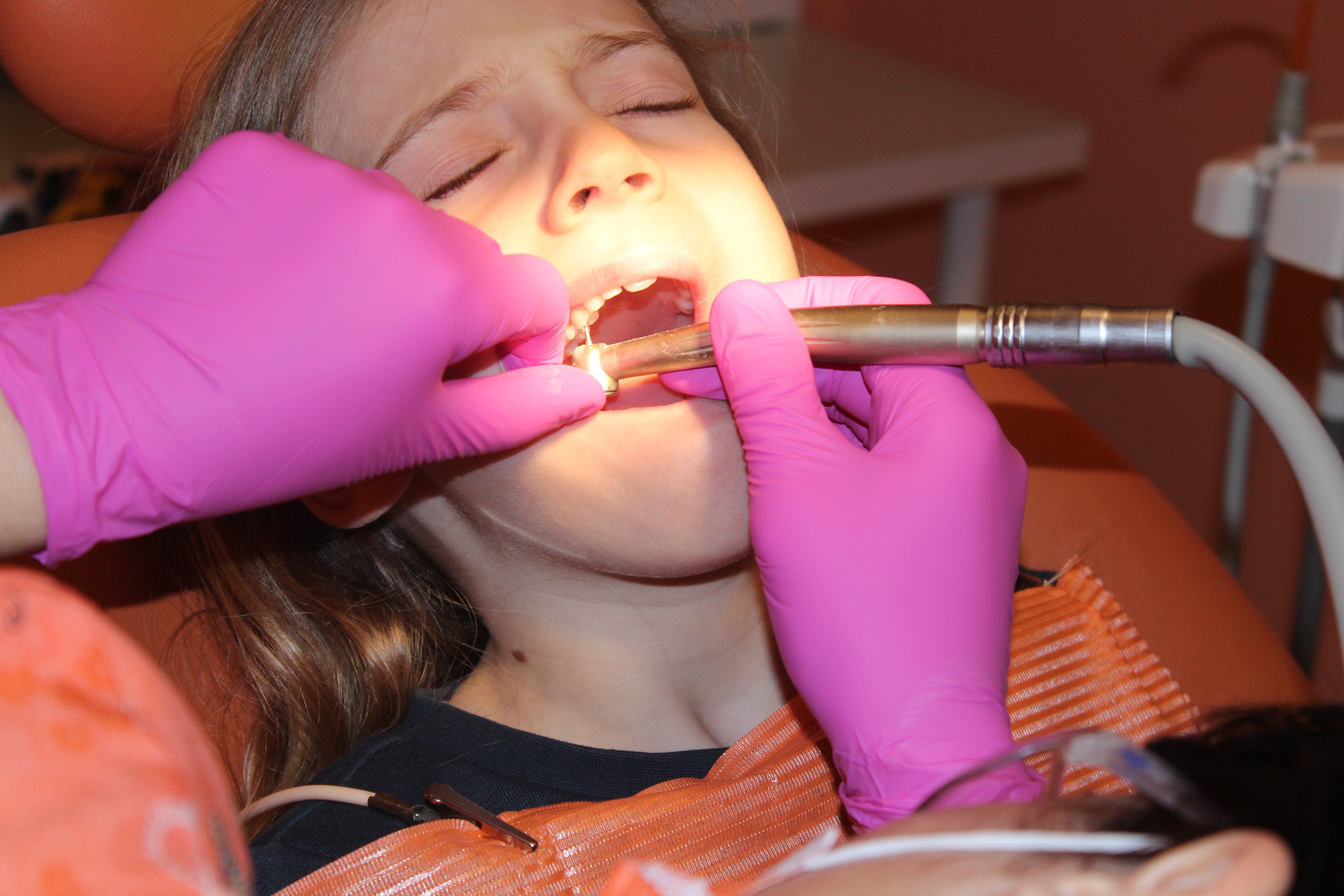 Estetică dentară și strasuri